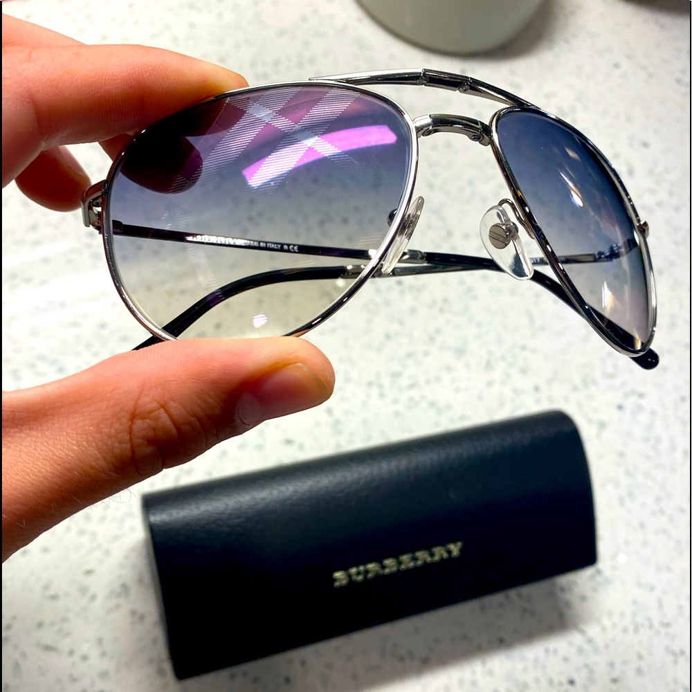 Burberry sunglasses folds all the way in. Case and wipe included.